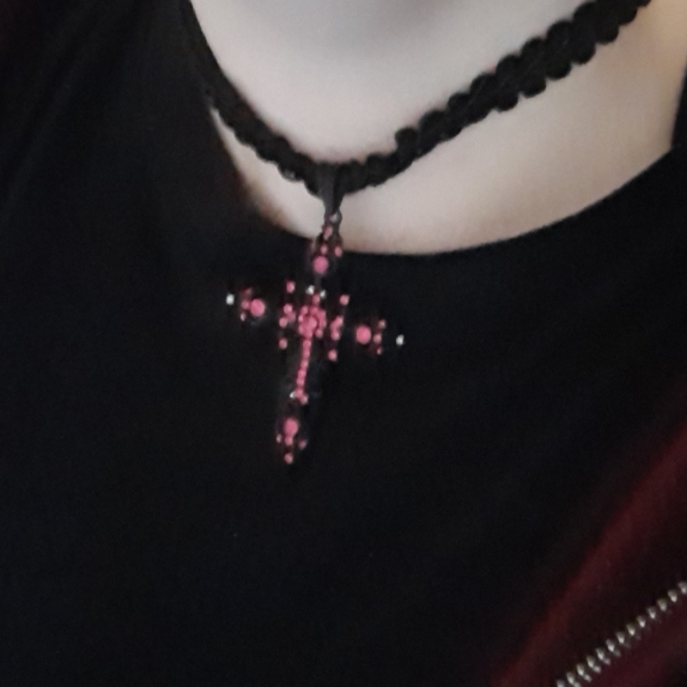 Cross choker